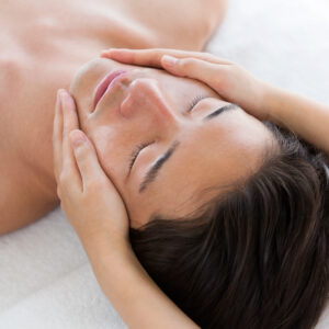 Men,Are,Given,Facial,Massages.